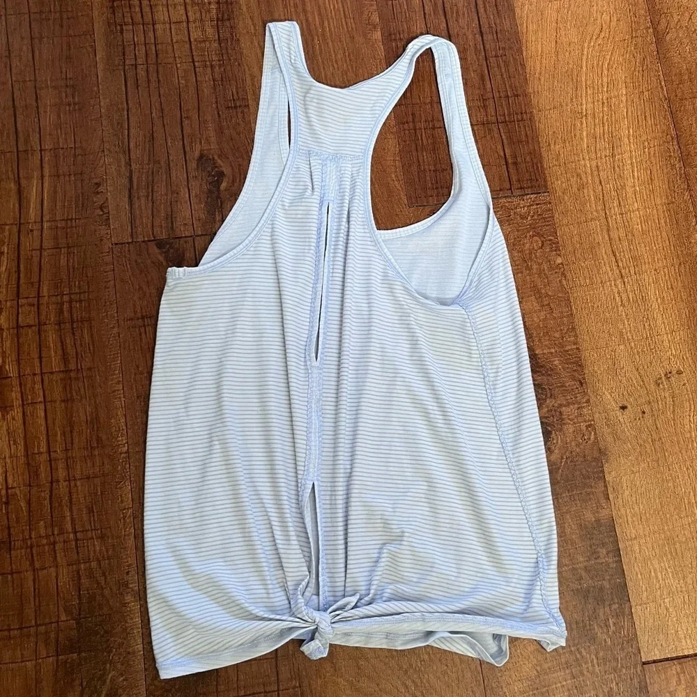 Lululemon Womens open tie back striped tank top Sz 8 blue gray reflective